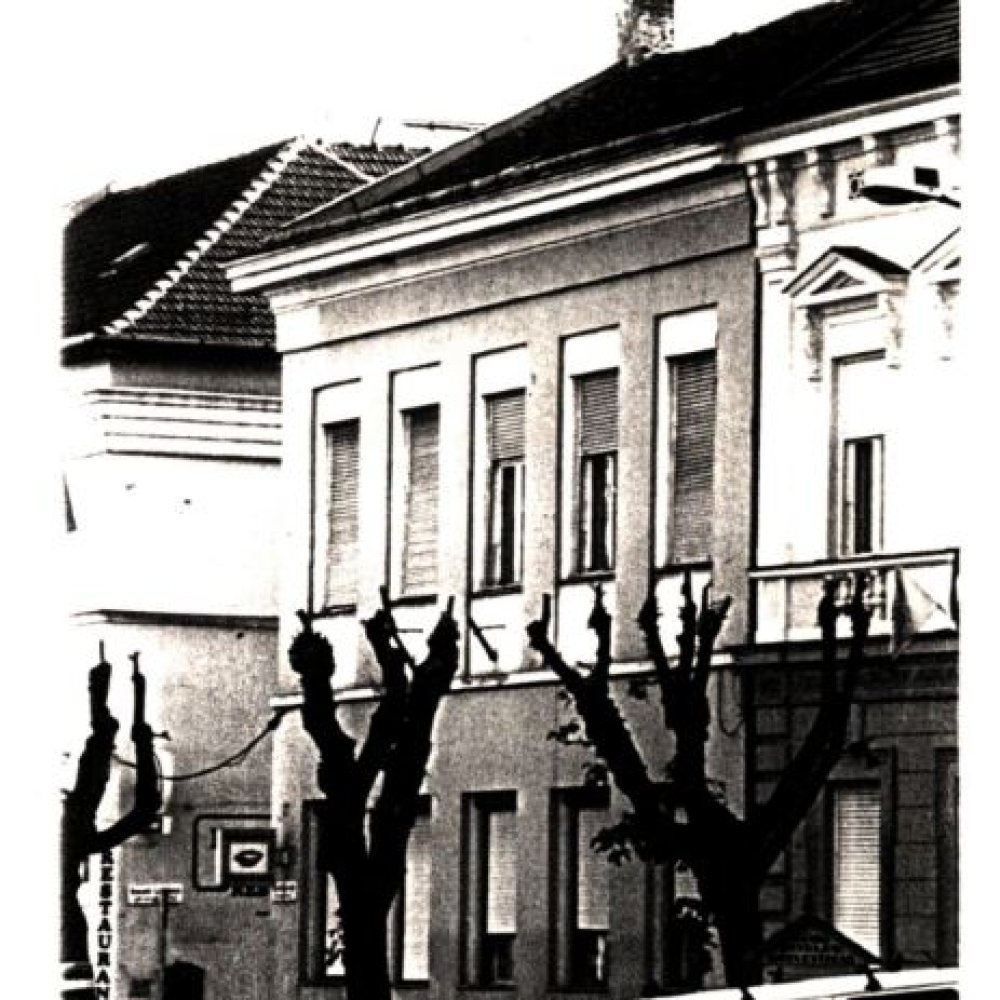 Előtte